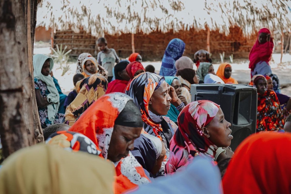 KenyaRedCross's tweet photo. The Aweer Community are marginalised, living in a conflict-prone area which predisposes them to several challenges, especially the youth.

They're now devoted to being agents of change within their community.

#EcoSec 4/4 https://t.co/vT8lMOHlKM