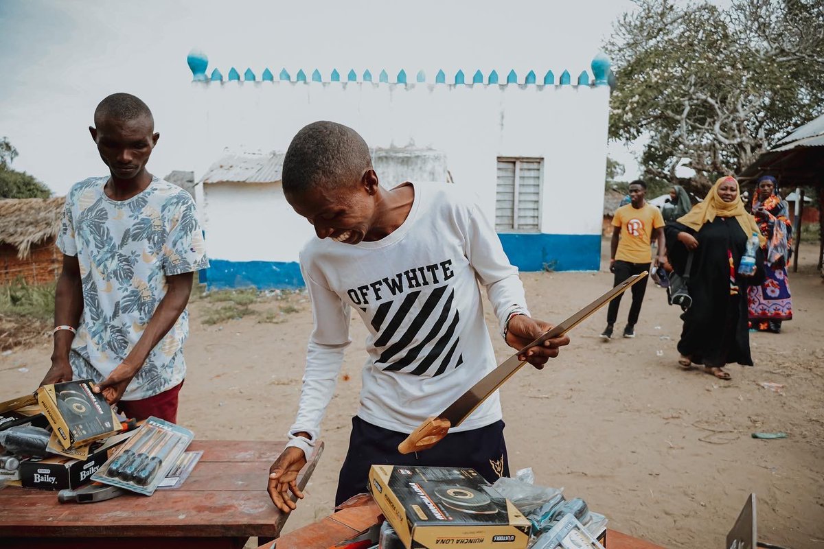 KenyaRedCross's tweet photo. The Aweer Community are marginalised, living in a conflict-prone area which predisposes them to several challenges, especially the youth.

They're now devoted to being agents of change within their community.

#EcoSec 4/4 https://t.co/vT8lMOHlKM