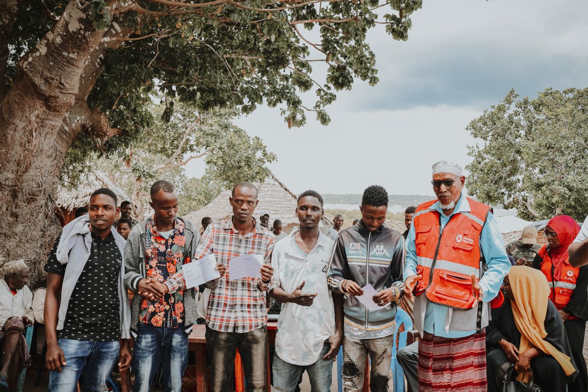 KenyaRedCross's tweet photo. The Aweer Community are marginalised, living in a conflict-prone area which predisposes them to several challenges, especially the youth.

They're now devoted to being agents of change within their community.

#EcoSec 4/4 https://t.co/vT8lMOHlKM