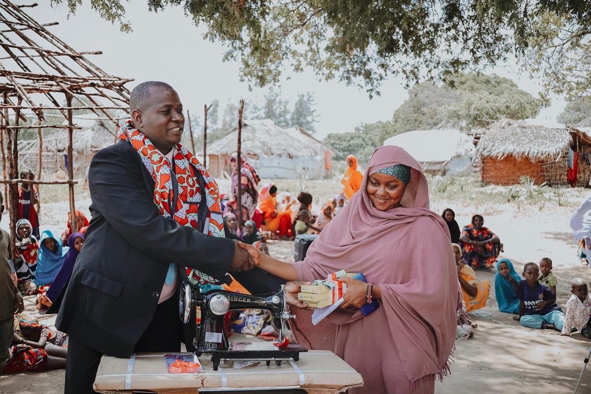 KenyaRedCross's tweet photo. The Aweer Community are marginalised, living in a conflict-prone area which predisposes them to several challenges, especially the youth.

They're now devoted to being agents of change within their community.

#EcoSec 4/4 https://t.co/vT8lMOHlKM