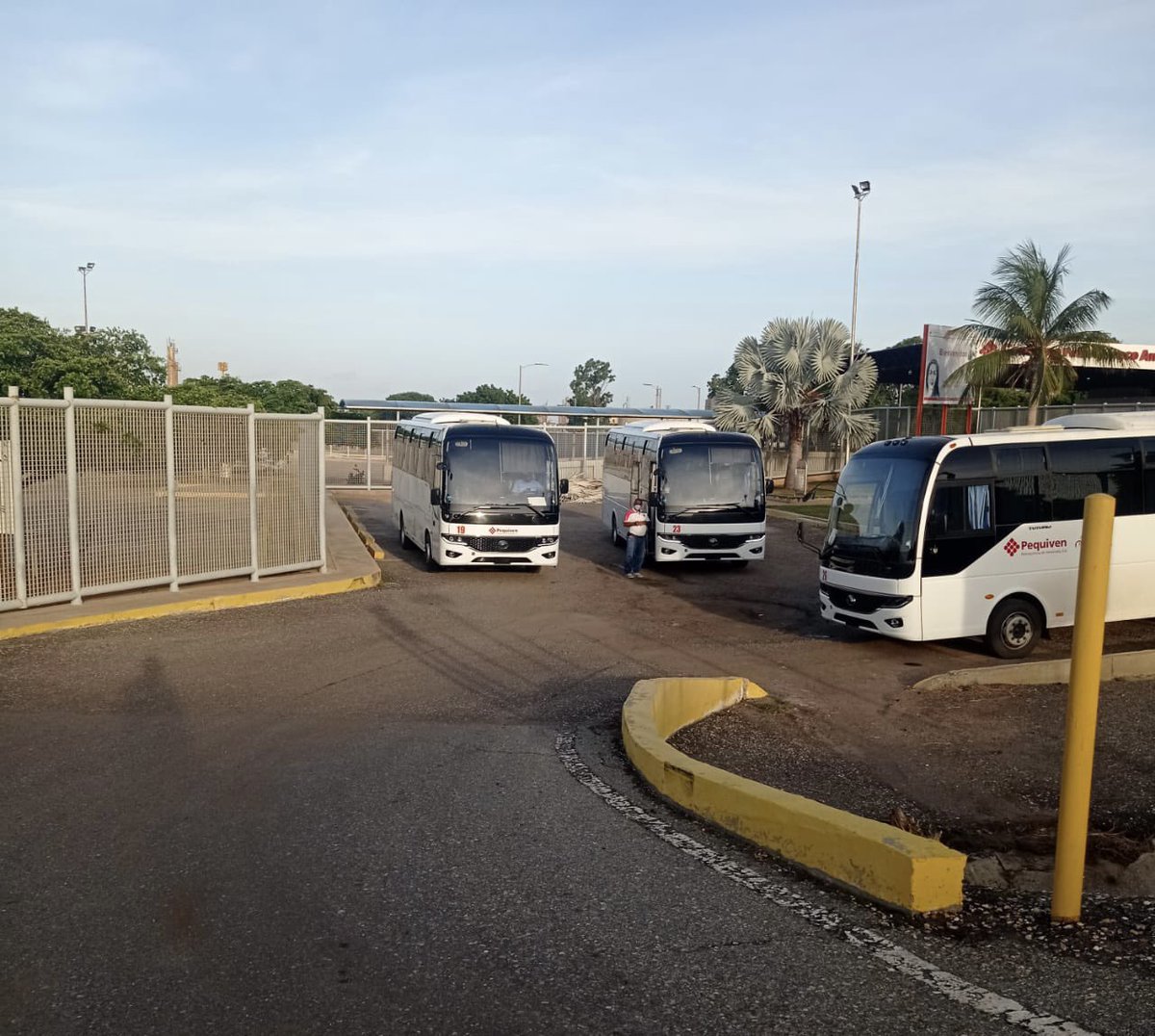 CtransporteJ's tweet photo. La mañana de esta nueva semana invita a un nuevo comienzo lleno de oportunidades para nuestra bella patria.

@PequivenAMC 
@PrensaPequiven 
@TellecheaRuiz https://t.co/L9bEQm7JPz