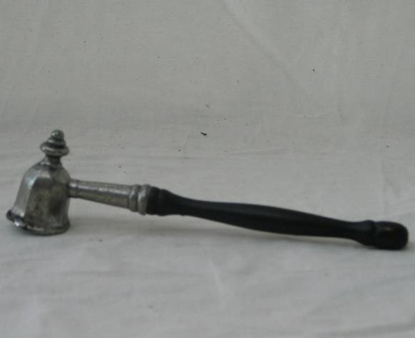 EmeryWalker_org's tweet photo. We're starting a new segment for #September called #MysteryMonday, letting you guess what an object is from our #collection might have been used as. 

Starting off with this #object, made of #pewter &amp; #wood. Put your best guess in the comments 👇

#MuseumfromHome #MysteryObjects https://t.co/sT7WdE1ucF