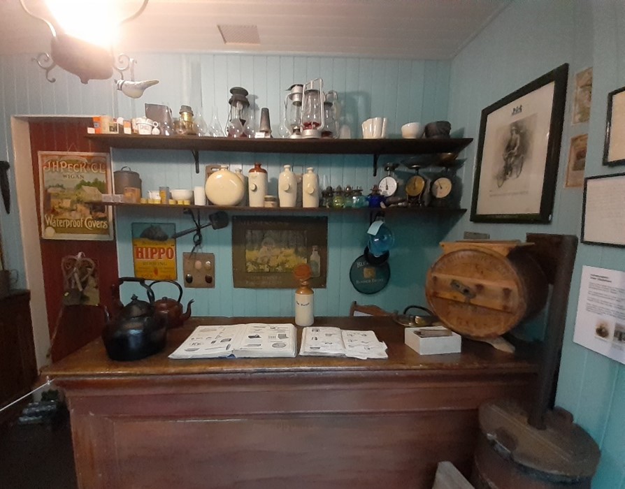 As the posters and objects in the shop illustrate, the ironmonger also provided a diverse range of tools and local equipment for local farmers, gardeners and tradespeople. #JourneyThroughGladstoneCourt #biggarmuseum #victorianshop #visitscotland #whatsonlanarkshire #biggar