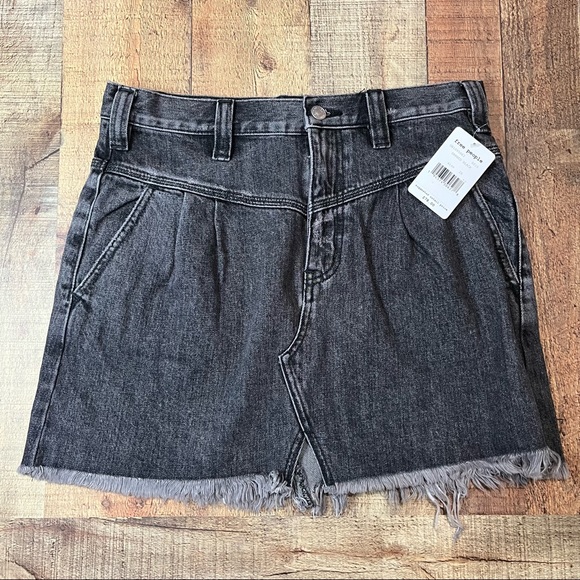 MissWStack's tweet image. So good I had to share! Check out all the items I'm loving on @Poshmarkapp #poshmark #fashion #style #shopmycloset #bananarepublic #wethefree: posh.mk/09AagbXFTrb