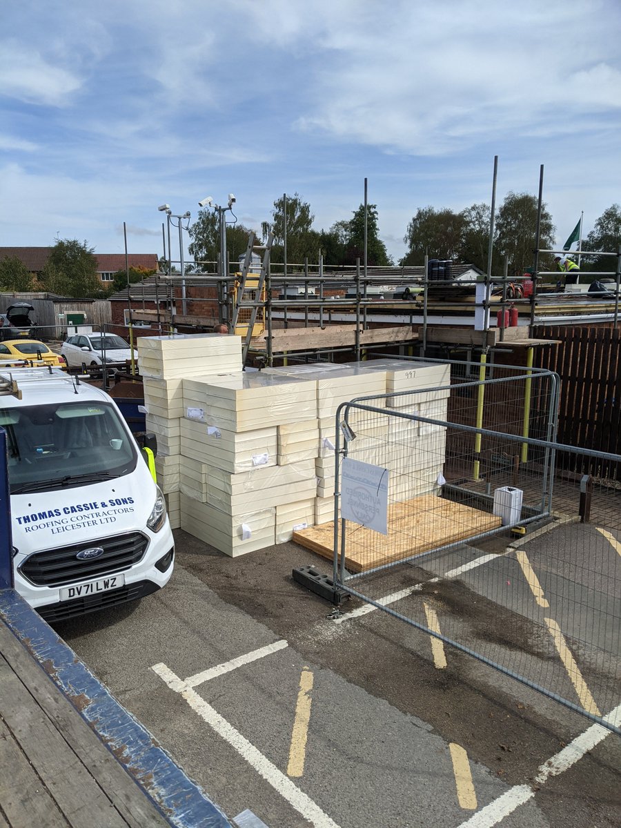 Dsinsulations's tweet photo. TR24 Flat Roof Board. Delivered on time,in time for another happy customer today at Kibworth golf course 💪 https://t.co/3PchEI213c https://t.co/XIXz3slN2H