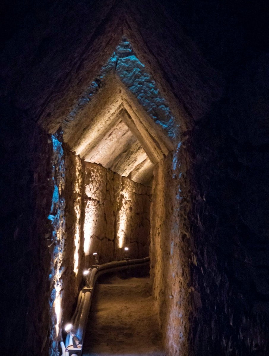 2500 years old aqueduct, built by the engineer Eupalinos of Megara in the island of Samos, 6th c. BCE

1036m long, under a mountain, dug simultaneously, from two portals diametrically opposite.

It was used for over 1100 years
©Nikolaos Housas 
#Archaeology #AncientGreece