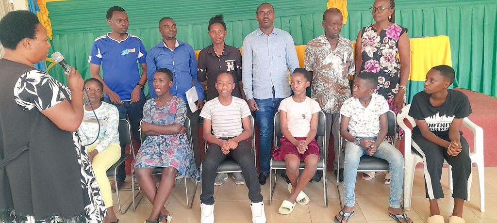 capistran_jean's tweet photo. @GitegaSector  mu Kagari Ka Kigarama habaye Amatora y'Abahagarariye Abana. Abana nirwo Rwanda rw'uyu munsi n'Urw'ejo hazaza,Tubashyigikire mu Guteza Imbere Imitekerereze Yabo iganisha ku Iterambere Ryabo https://t.co/BfoZQHGEnG