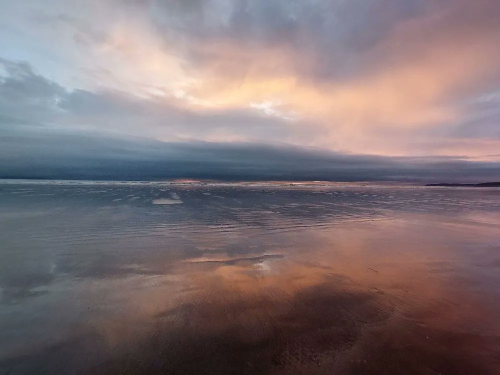 'Taken last week at Westward Ho! beach on my phone, wish I could paint it as beautifully. Nature is stunning 😍' Credits to Michelle Harding-Fleet #StaySafe #westwardhobeach #northdevon @GreatDevonDays @lovenorthdevon @visitdevonbiz