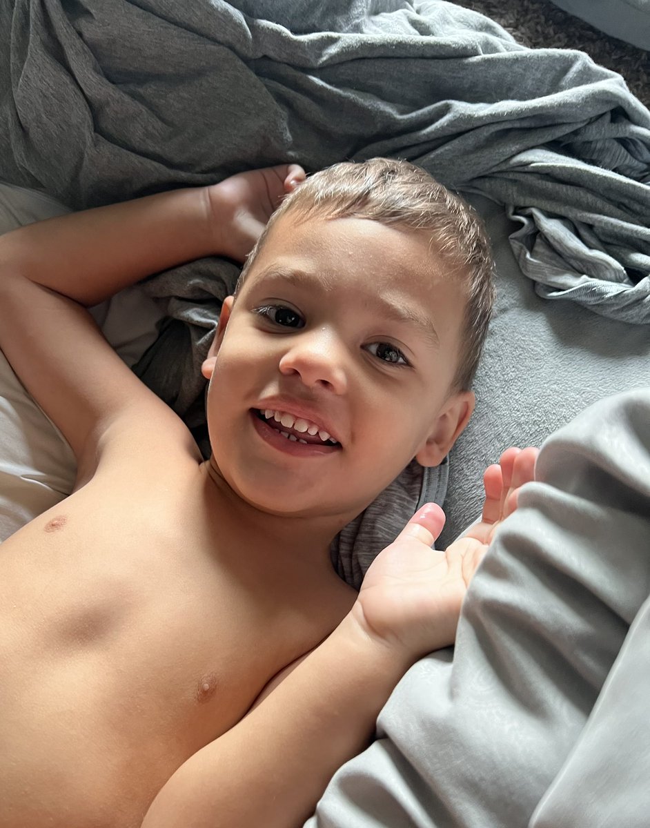 Jericca68588555's tweet photo. @marcuslemonis @CampingWorld 🎉Waking up with the Sunshine ☀️is my favorite 😍!!!! Mom said if you had an RV we would see sunshines all ACROSS THE WORLD🌍✨!!! #CampingWorldKickoff @marcuslemonis @CampingWorld https://t.co/aqBMv93UdR