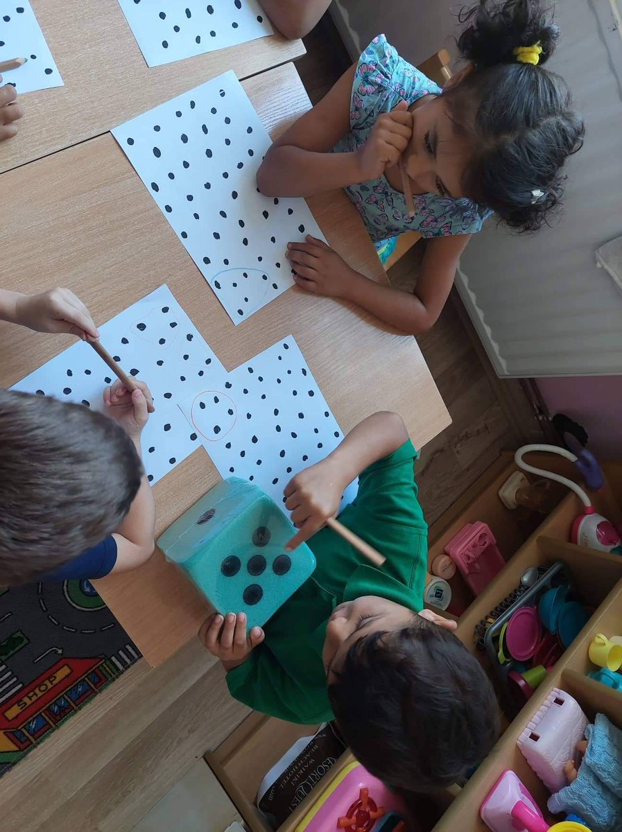 KosovaBethany's tweet photo. SECILI FËMIJË KA TË DREJT TË ARSIMOHET!
Edukimi është lëvizja nga errësira në dritë....
Fillim të mbarë për të gjithë fëmijët🎒👩‍🏫🏫📖✏️📝
@UNICEFKosovo https://t.co/ShUaBNkhRf