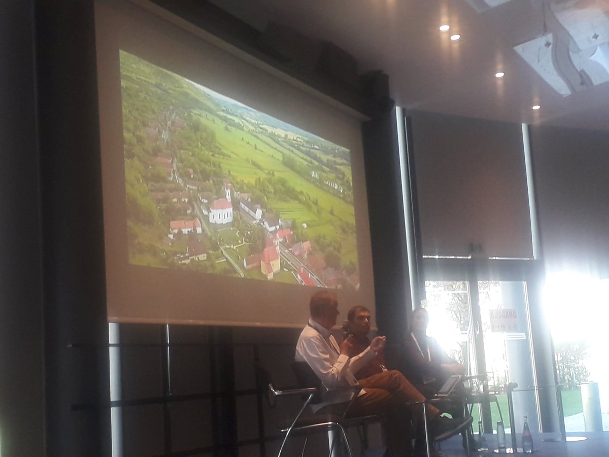 Braf clywed am gydweithio rhwng EcoEglwysi'r Alban a Hwngaria yn y frwydr dros yr amgylchedd - gan gynnwys adfer afalau brodorol.
Great to hear about co-operation between EcoCongregations in Scotland and Hungary - including restoring native apple varieties #WCCassembly #WCC2022