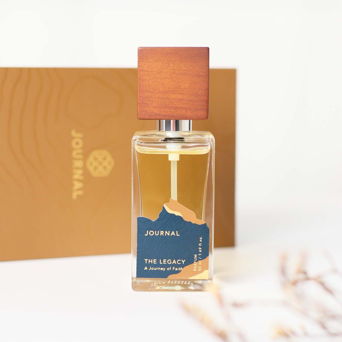 ZeibabReview's tweet photo. 〰️Top Note : Gardenia,Indian cork tree,Tuberose
〰️Middle Note : Amber,Saffron
〰️Base Note : Agarwood,Benzoin,Saffron,Frankincense
เป็นกลิ่นหอมนุ่มที่ลงตัวมากจริงๆ หอมแบบห๊อมมมมมมม อยากให้ลองมากกก ติดทนข้ามวันเลยค่ะ

📌พิกัด lazada งับ : https://t.co/C4oRVqSzgP https://t.co/GcDGe3AQWh