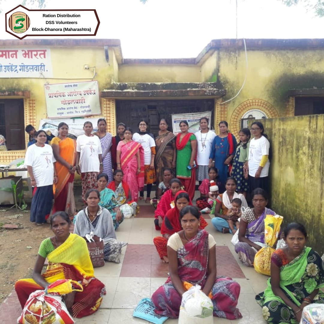 GreenSwelfares's tweet photo. When hunger is satiated, only then can a person contribute to Nation's prosperity.
#DeraSachaSauda volunteers help underprivileged families partake in development by providing monthly ration &amp; food items to them.
#FoodBank #HelpingHand https://t.co/MaEFPrFCl6