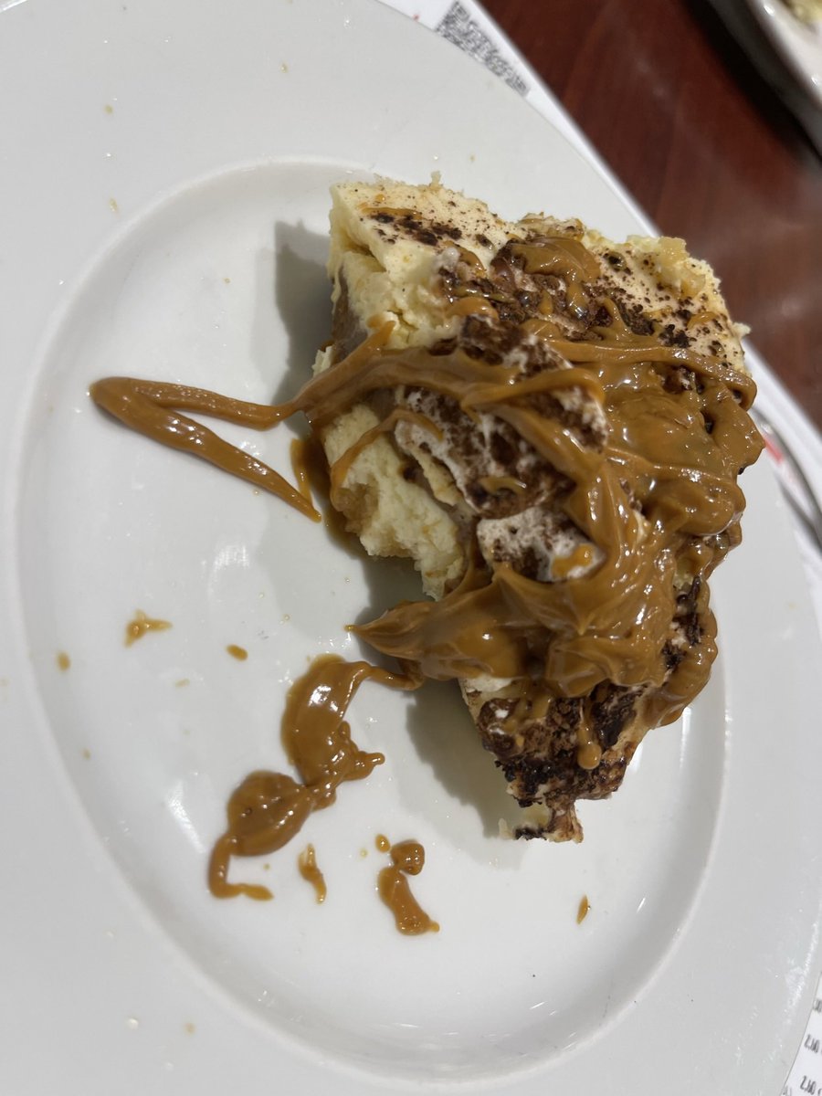 Assolellada's tweet photo. Cena en @elcorteingles de Can Dragó (justita, la verdad) y de postre tarta polvito canario. Muy buen aspecto no tiene… https://t.co/t6ziyC7WV3
