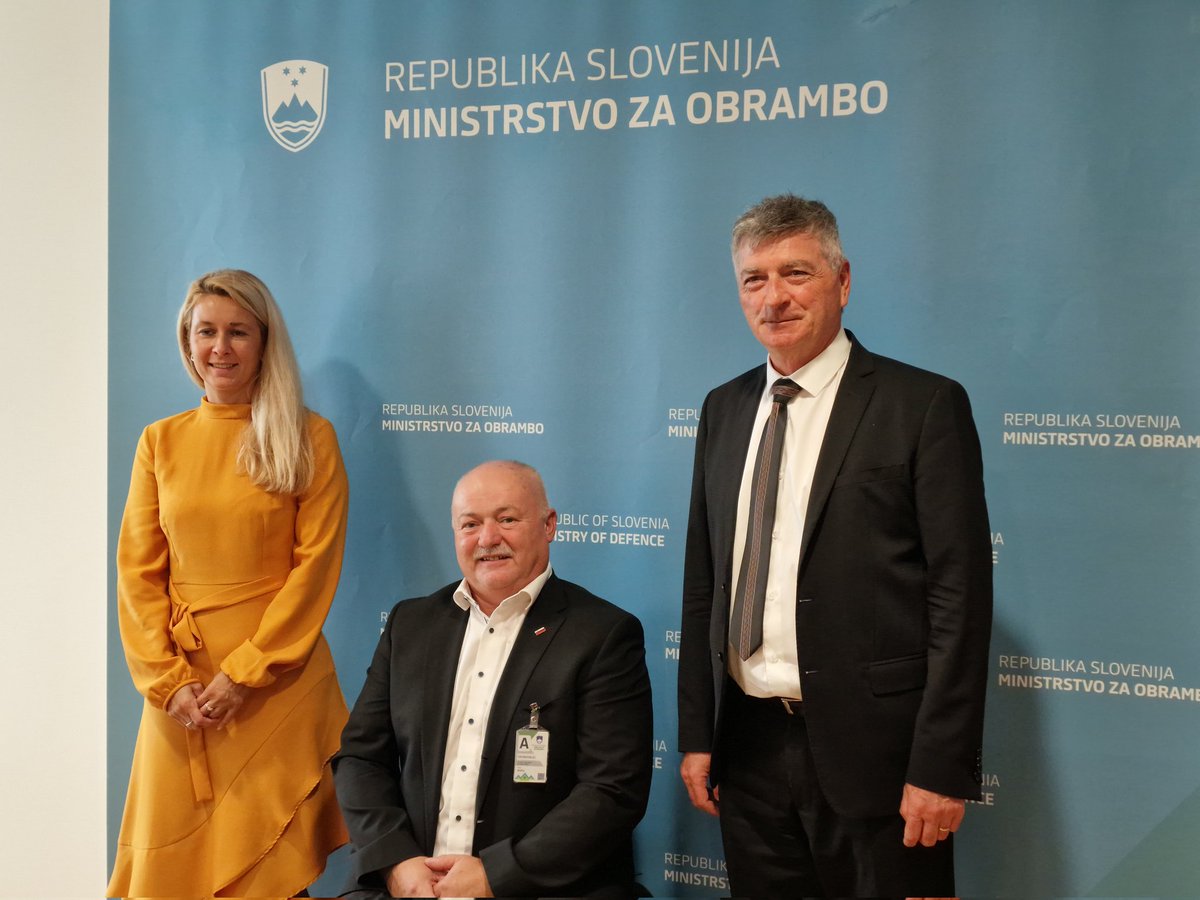 Ministrstvo za obrambo RS tweet media