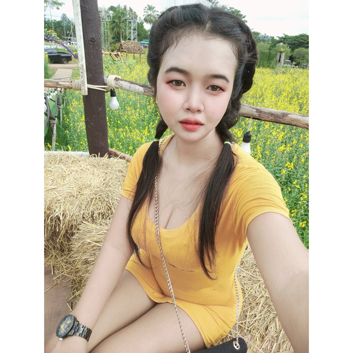 bowpong1998's tweet photo. ดอกไม้ที่สวยงาม คือ " ดอกไม้ที่เบ่งบาน " 🍁 https://t.co/riiWJGchXf