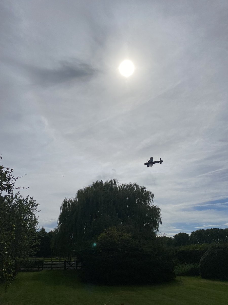 bridlewaybb's tweet photo. The Lancaster has just flown over our garden #Lancaster #WW2 #lovelincoln #JustJane #Lincolnshire #BomberCounty #history #RAF @visitlincoln @DestLincs https://t.co/WiRMx77HbR