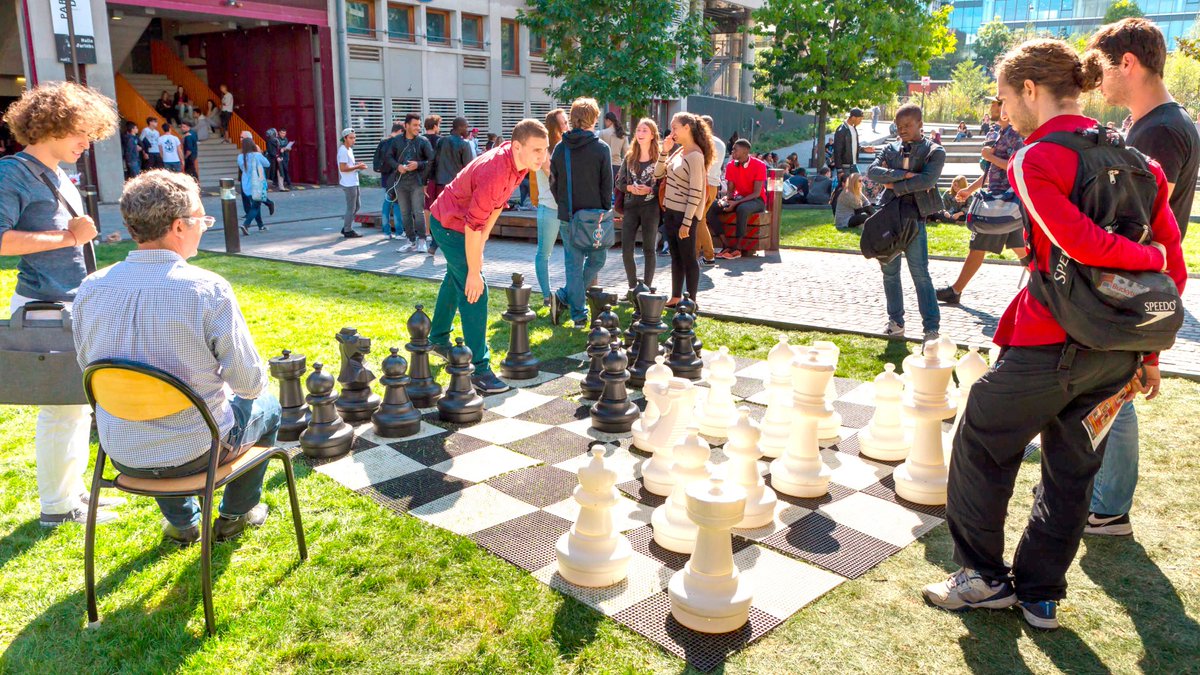 #Rentrée2022 I Sport, culture, action sociale, santé et handicap étudiant, vie associative : Université Paris Cité offre à ses étudiants un cadre de vie dynamique et enrichissant, propice à l’engagement, l’épanouissement et l’intégration de chacun. ➡ bit.ly/3a6Ri15
