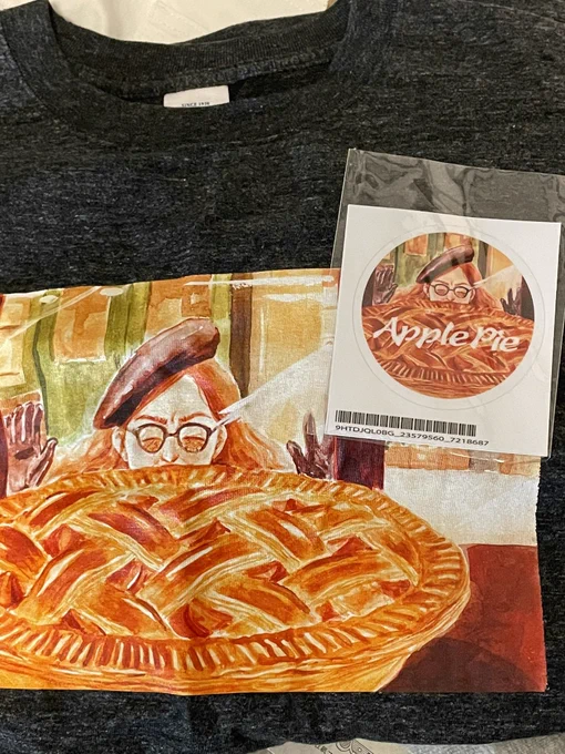 スタンダードTシャツのヘザーブラックMサイズにしてみましたけど、なかなか悪くないぜ 他の色よりも生地がちょっとゴワつきがあるのも気に入ったステッカーもかわいいのではないだろうか 