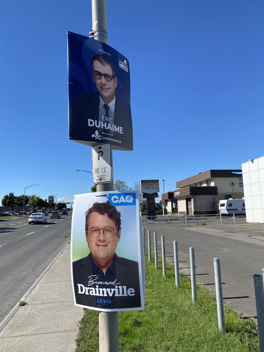 LouisPLampron's tweet photo. Décidément : la compétition entre radios privées continue d’être très intense dans la grande région de Québec 

#Badumtss https://t.co/ktrmOu36gR