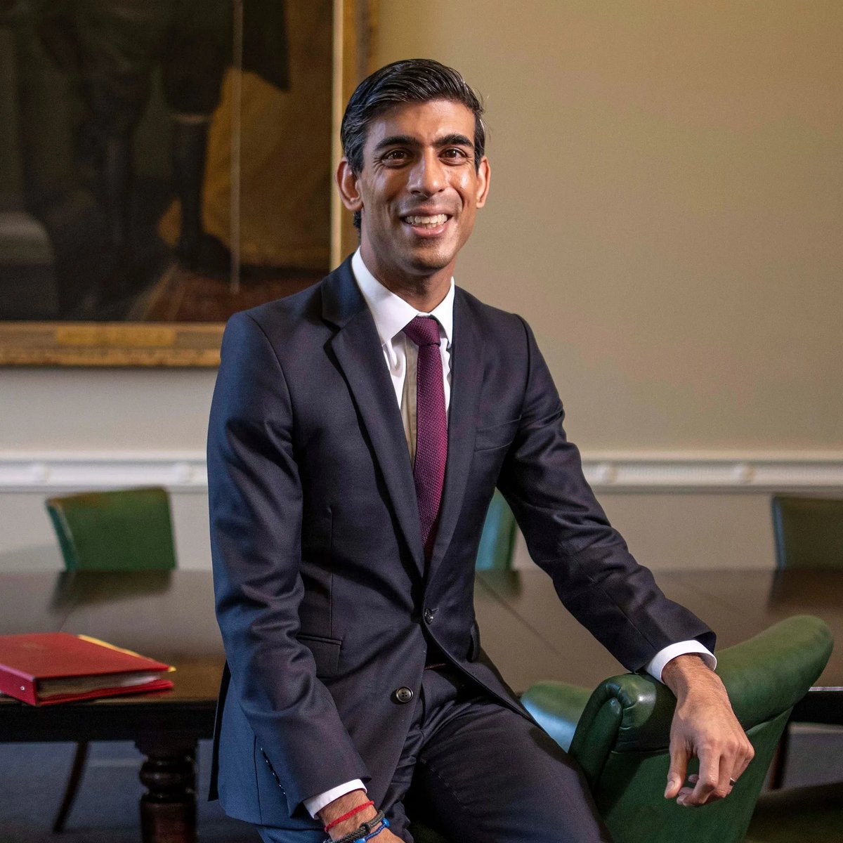 ssfdigital's tweet photo. Congrats Rishi Sunak @RishiSunak for putting up such a great fight. This is not a loss but the dawn for British Indians in British Politics. We Indians contribute so much to Britain's economy but now more Indians will contribute to British Politics as you have inspired. Love💕 https://t.co/crRTUswNuL