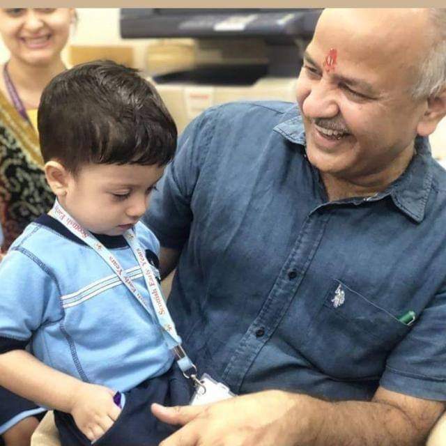 तुम्हें #बीजेपी और #आप दिखाई दे रहा है पर मुझे <a href="/msisodia/">Manish Sisodia</a> में #ठाकुर दिख रहा है जिसे #संबित_पात्रा #मनोज_तिवारी #अमित_मालविया जैसे टुच्चे लोग उन्हे बदनाम करने में लगे हुए है।