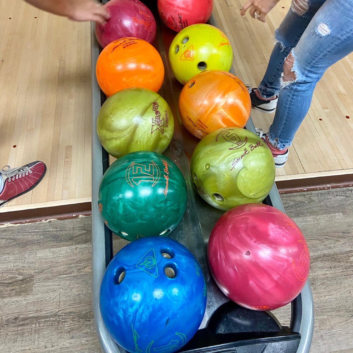 TabletopMediaGp's tweet photo. Believe it or not, bowling is right up Tabletop's alley. ๐ณ๐
We had so much fun at @BuffaloeLanes for our most recent team bonding! It's safe to say this team is the perfect strike. โค๏ธ
#TabletopTalk #TabletopTeam #teambonding #BuffaloeLanes #raleighbowling https://t.co/4IhBecSiGI