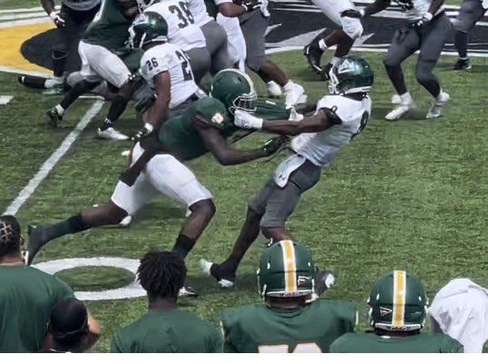 B3Testing's tweet photo. #B3better makes quality highlights⦠#blocking101 #getinhischest @floridaboi_ https://t.co/2VN38MlhIa