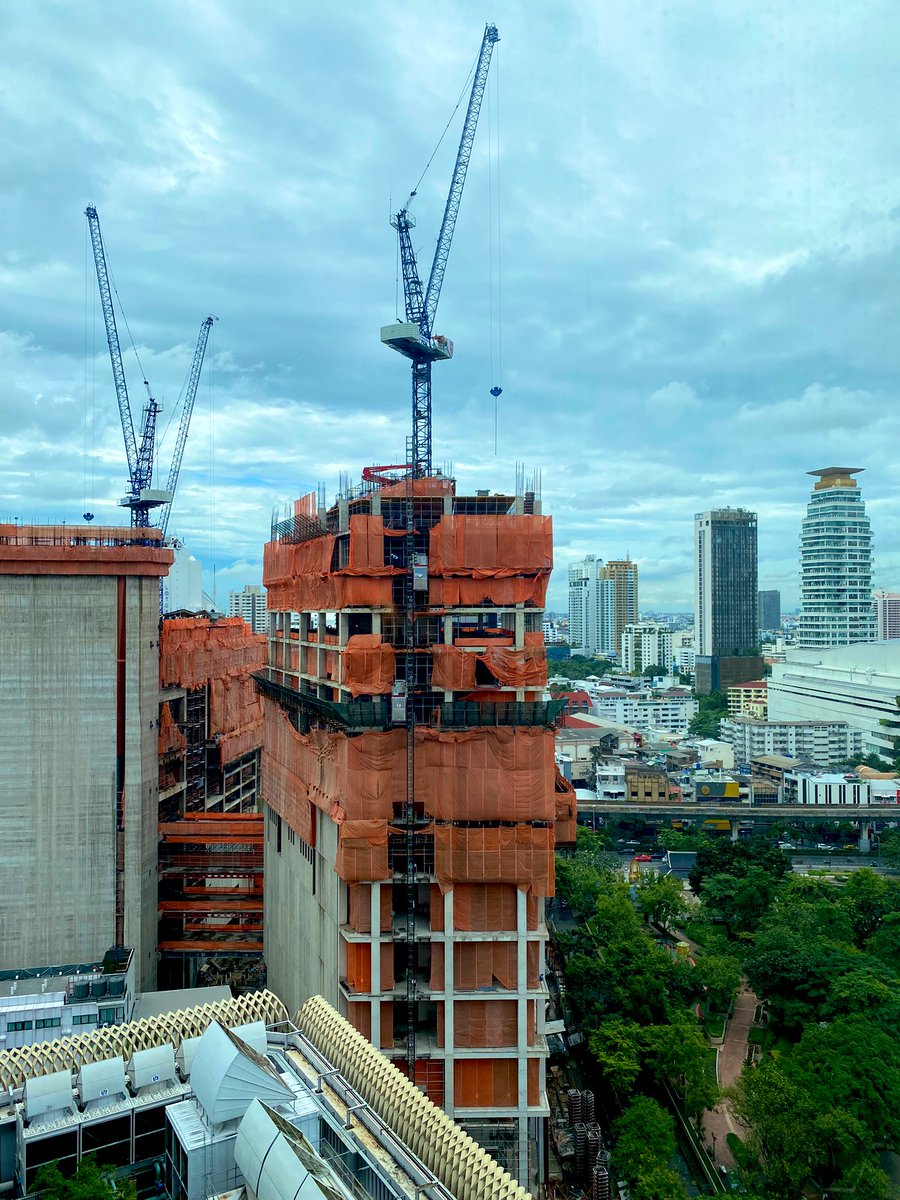 0efu0's tweet photo. The construction site in Bangkok🇹🇭 
タイ〜 https://t.co/XcujXCGuYq