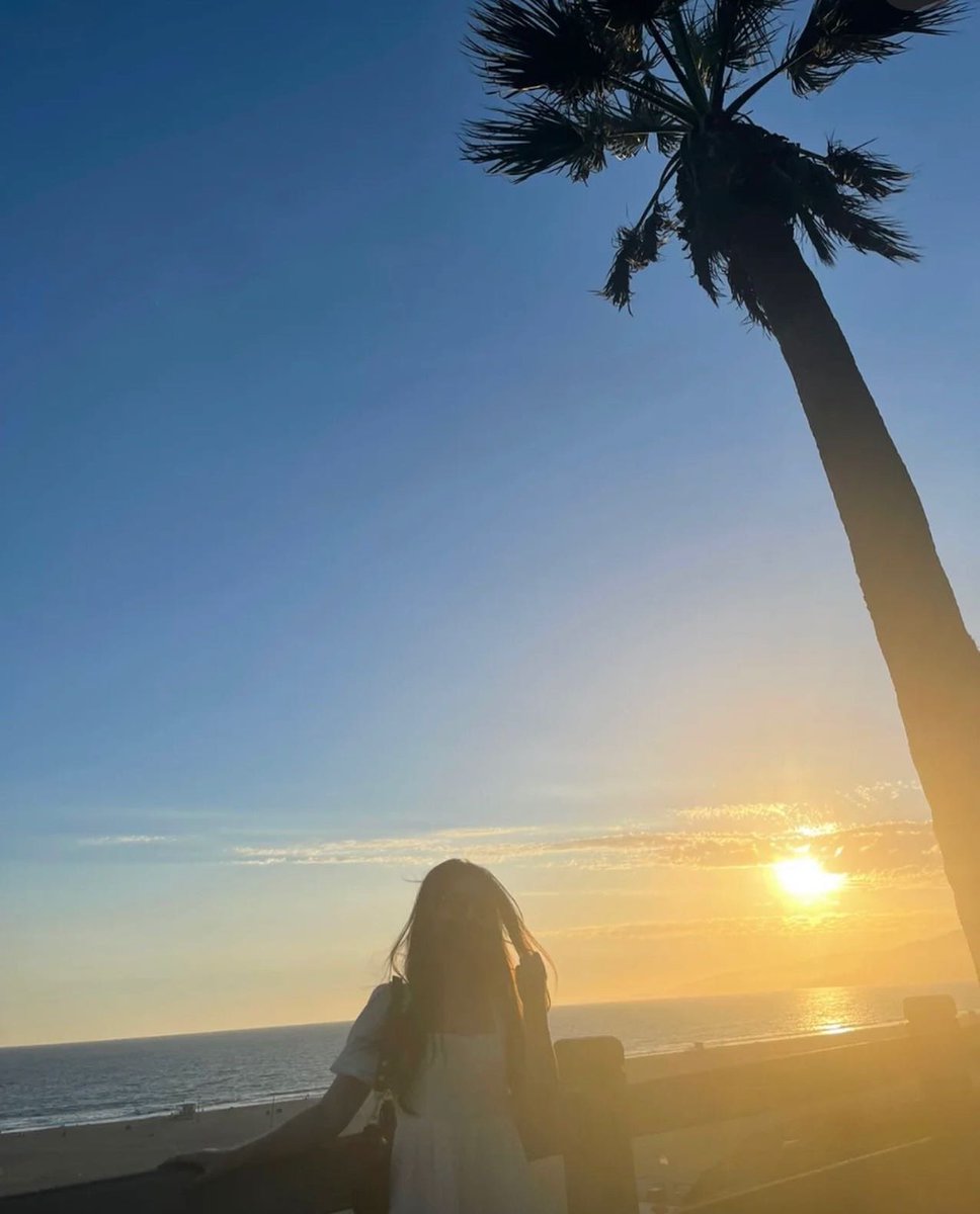 Sunset and sunrise in Los Angeles are always pleasant.
