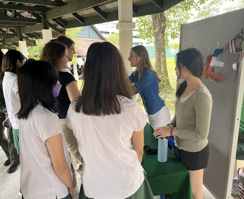 Meet the 🇲🇾🇫🇷 Languages Senior Prefect 🇨🇳🇪🇸 - Letty and Ericca. Well done for their excellent job in promoting Languages in our school Leadership Fair - who will be part of their team? <a href="/AliceSmithSch/">Alice Smith School</a> <a href="/KLASS_EP_Lang/">Secondary Languages | Alice Smith School</a>