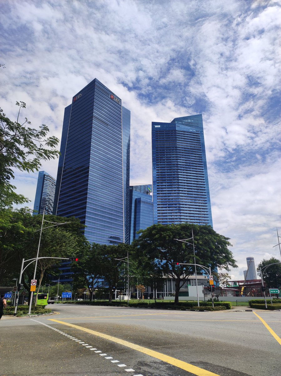 jimmox_3's tweet photo. Marina Bay Financial Center https://t.co/2wjcF99mWD