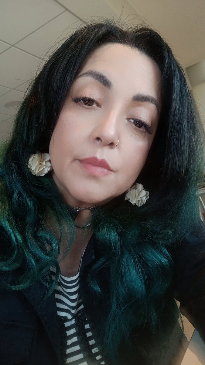 Hoy mas que nunca me hace sentido la metáfora de la gallina desplumada...ni ganas de trabajar tengo!!!...en serio ganó el Rechazo...parece una pesadilla😭