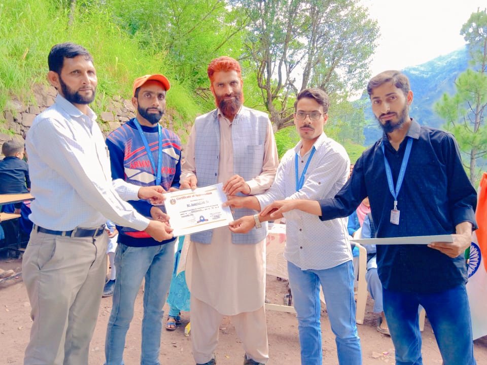 ghrt_India's tweet photo. Global Humans Right Trust (GHRT)

Sept. 05,2022 Mahore Reasi:
Today teacher day celebrate at Govt. Middle. school Gangote which was Sponsored by Global Human Rights Trust H.Q.The Chief Guest at The Occasion was Mr Mohd Israil DDC Member Mahore.@DMReasi @REASIPOLICE @UHqrs @ad_fcs https://t.co/FbPM2V1PNj