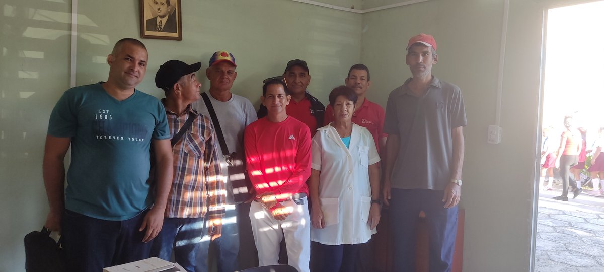 Con la presencia de la DME Camagüey y el delegado de la zona, padrinos combatientes, salud y los CDR se da el reinicio del curso escolar 21-22 en la escuela Primaria Victor Díaz Oroquieta #dmeCamagüey