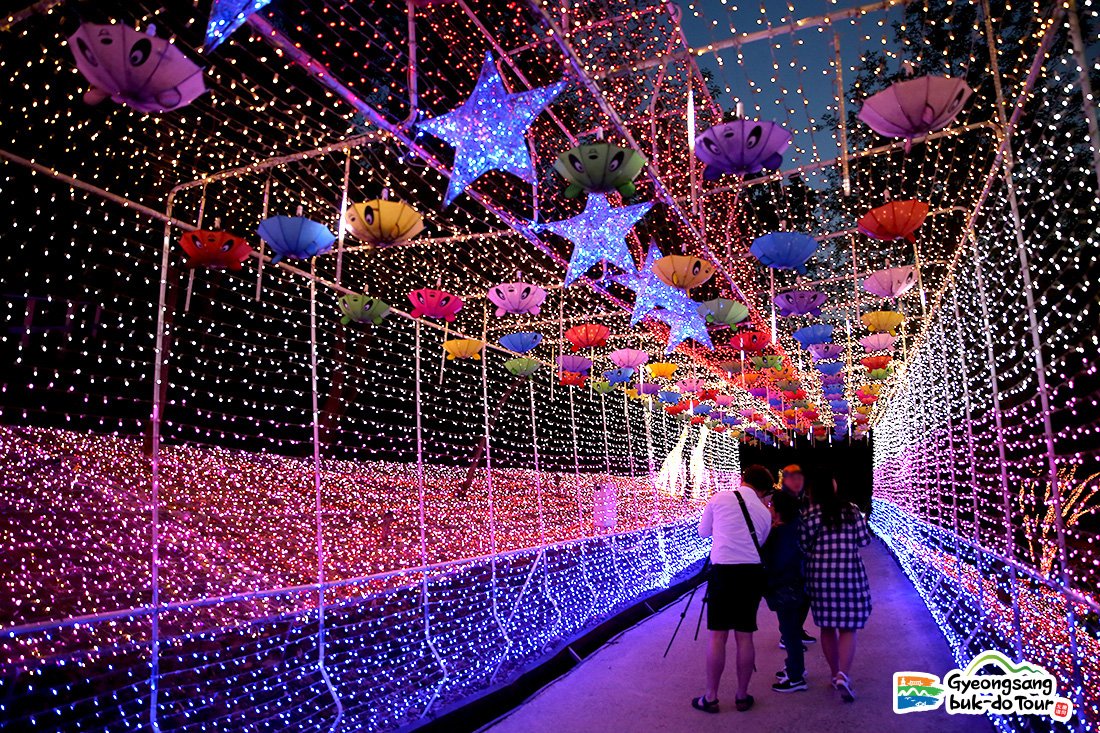 IamNaZza's tweet photo. Cheongdo Provence Theme Park
สวนสนุกสุดโรแมนติกในเมืองชองโด🎡
บรรยากาศเหมือนเดินเล่นอยู่ที่เมืองโพรวองซ์ ฝรั่งเศส🌲🌷🇫🇷 ตอนกลางคืนบรรยากาศดี โซนถ่ายรูปเพียบ!
📍272-23 Iseulmi-ro, Hwayang-eup, Cheongdo-gun, Gyeongsangbuk-do
#VisitKorea #รีวิวเกาหลี #2022KAOS #ilovegyeongbuk https://t.co/TpO7TdAnm9