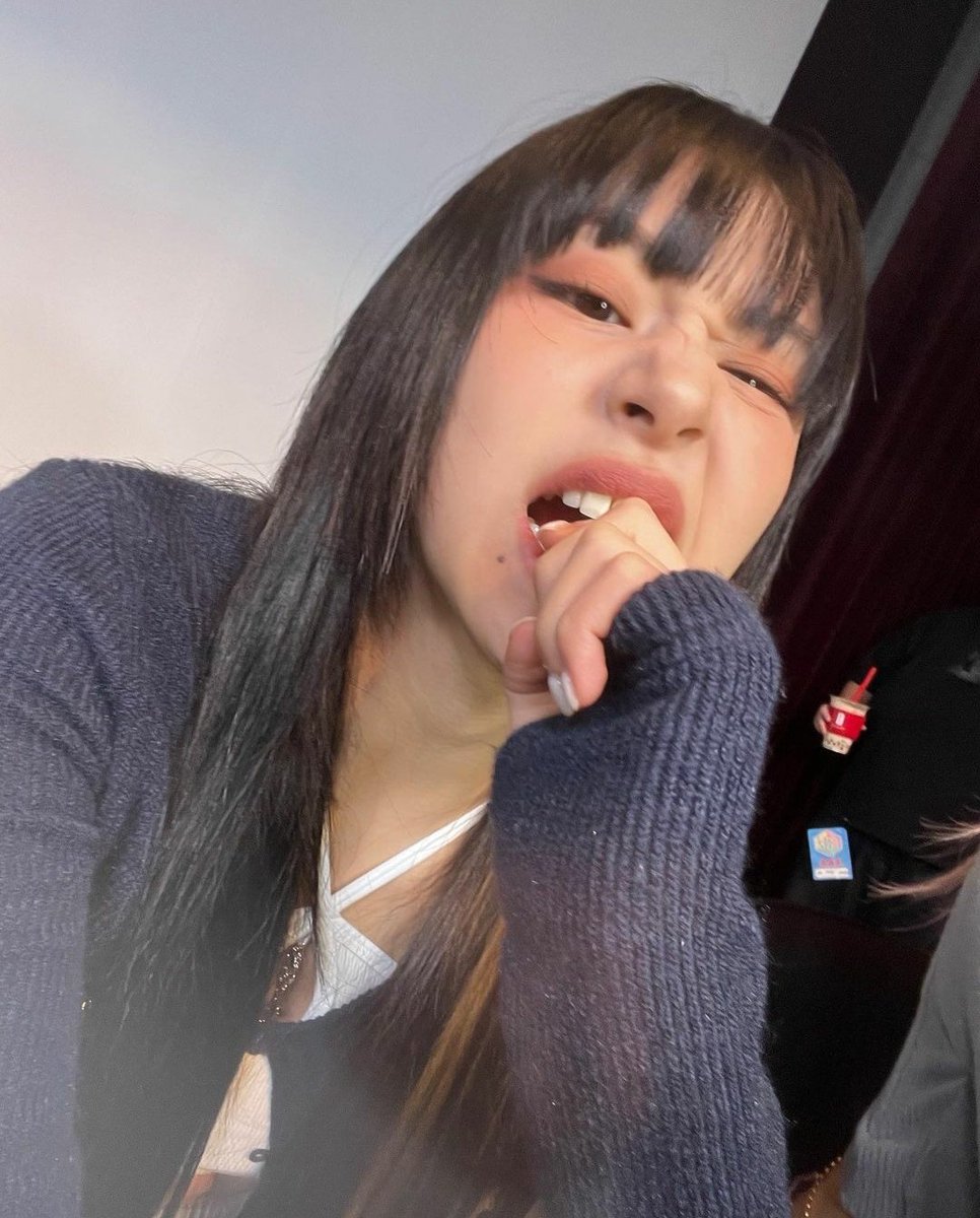 PlCHAESSO's tweet photo. talking abt cherries which reminds me of baskin’s— this, is how I eat ice cream. do you bite your ice cream or do you not bite it. 🤨 https://t.co/DgEbNm7xhS