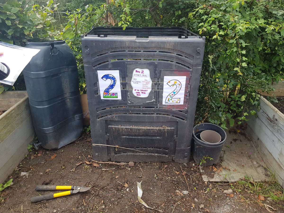 samartin8431's tweet photo. @stclarespserc composting system in place in school garden thanks to our Garden Club volunteers ♻️♻️♻️at Garden club every Monday &amp; Friday lunchtimes 👍🐞Keeeeeep gardening St Clares 👍🐌🐞🌻 https://t.co/ZBP6xmHkVT