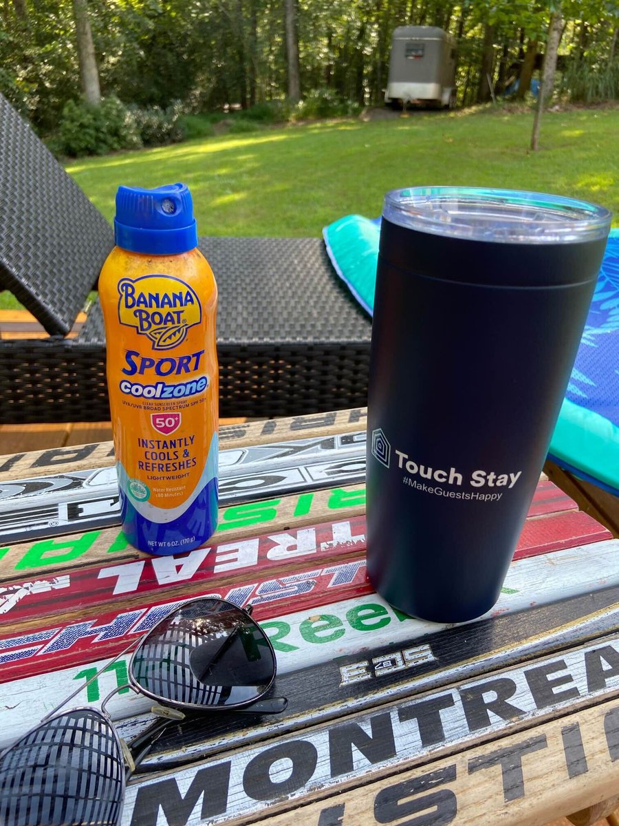 TouchStay's tweet photo. Are you banking time for yourself on Labour Day too?
@SarahFranzen9 of @NaturalRetreats, sent us this poolside snap as she enjoys some downtime while her @TouchStay guidebooks do all the hard work.
How's #TouchStay been helping you kick back on this US holiday weekend? https://t.co/cPMipcIK2t