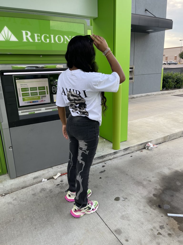 ohlauren_shutup's tweet photo. Pull up fresh asf, am I high af ? I am I might be💚🔋
#DubClub
#FreeYG💥
#FreeLos💥
LLT💚 https://t.co/6TYSmWrjTv