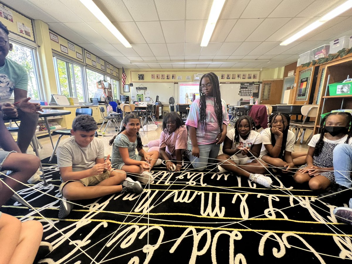 MsEmClark's tweet photo. Back to school means getting to know your new class family! Starting off the year with a class web icebreaker. #whatsbruininbaldwin #BackToSchool https://t.co/DiWzXLqCmO