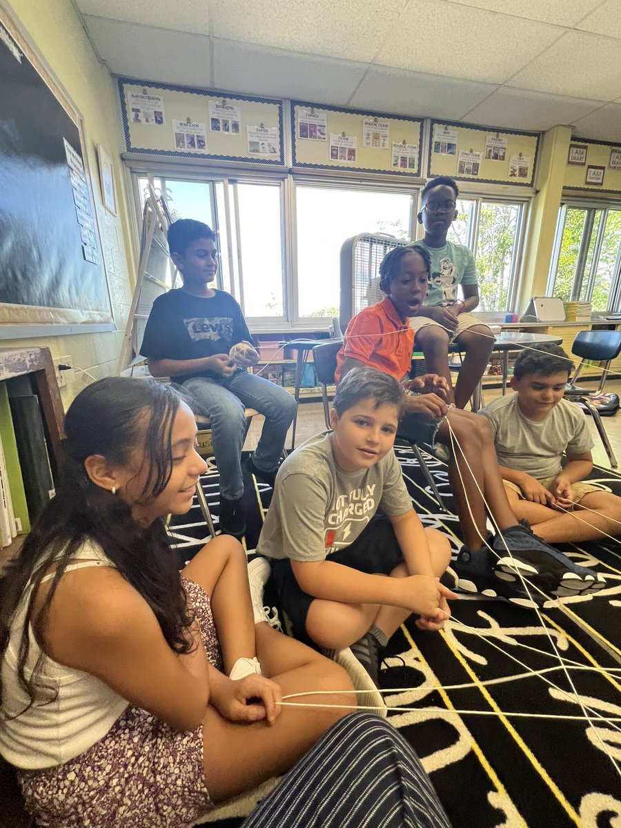 MsEmClark's tweet photo. Back to school means getting to know your new class family! Starting off the year with a class web icebreaker. #whatsbruininbaldwin #BackToSchool https://t.co/DiWzXLqCmO