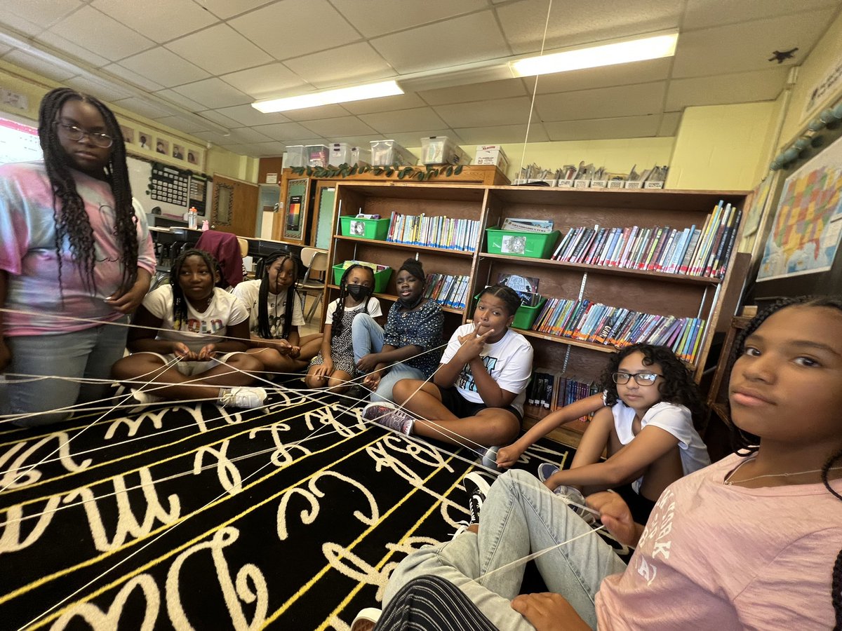 MsEmClark's tweet photo. Back to school means getting to know your new class family! Starting off the year with a class web icebreaker. #whatsbruininbaldwin #BackToSchool https://t.co/DiWzXLqCmO