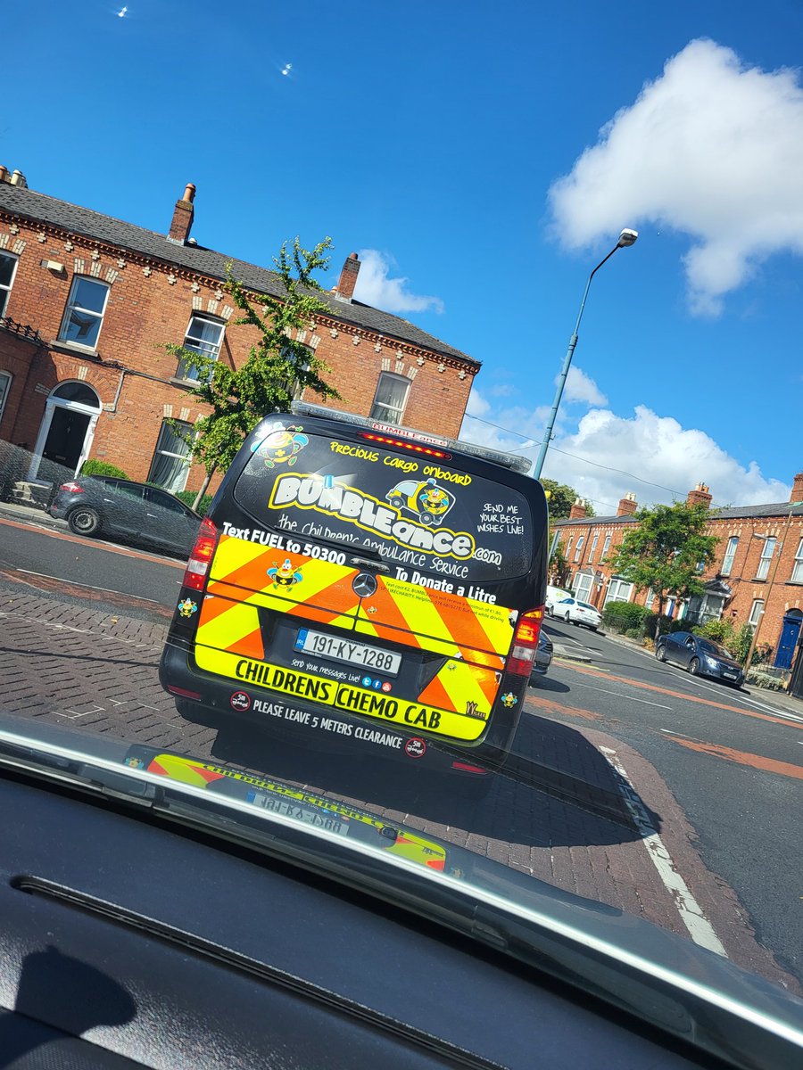 jen_yinyoga's tweet photo. Really Life Earth Angels 😇
#chemocab #bumbleance
Text FUEL 50300 to donate a litre of petrol ⛽️ https://t.co/ZIJt8my4ep