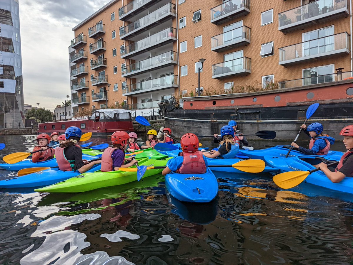 9thMuswellHill's tweet photo. This weekend the Cubs and Scouts headed on mass to the Docklands Scout Project. Everyone had a great day on the water trying out sailing, pulling and paddle sports in a beautiful setting at the heart of Canary Wharf. 

#SkillsForLife #WaterSports #EverdayAdventure https://t.co/se8KzoCkFr