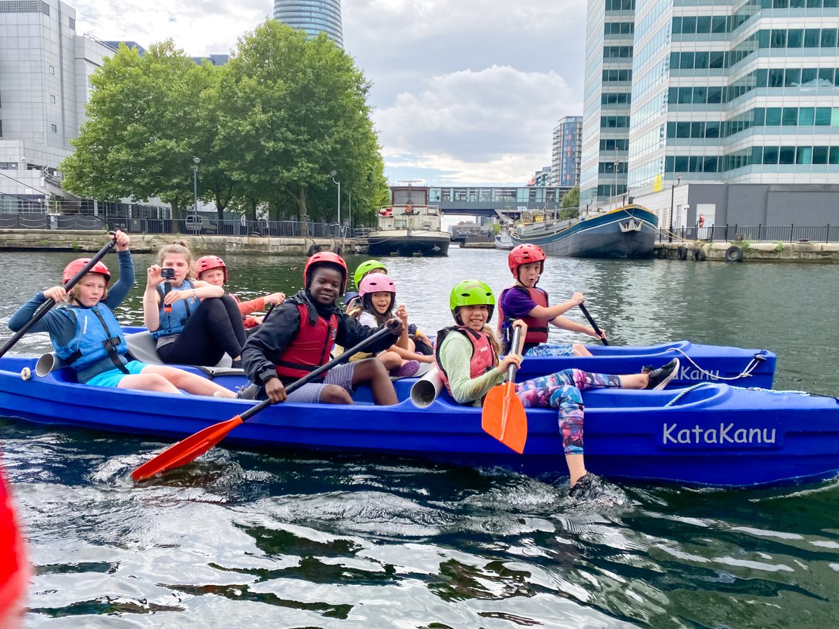 9thMuswellHill's tweet photo. This weekend the Cubs and Scouts headed on mass to the Docklands Scout Project. Everyone had a great day on the water trying out sailing, pulling and paddle sports in a beautiful setting at the heart of Canary Wharf. 

#SkillsForLife #WaterSports #EverdayAdventure https://t.co/se8KzoCkFr
