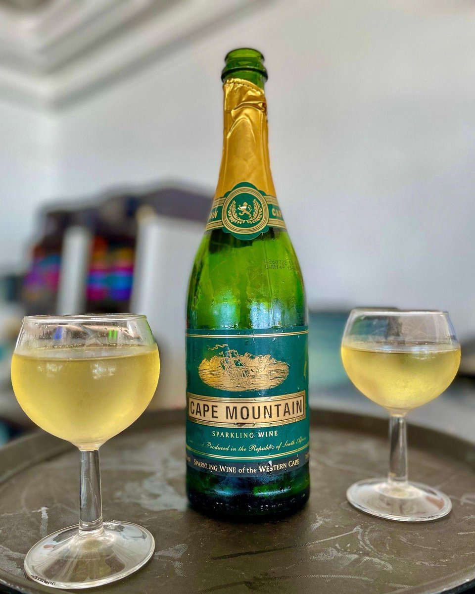 LaurasWorldza's tweet photo. Every day at Club Med, is a bubbly day! 

Some days we drink Champagne, some days we drink Prosecco, and some days we drink MCC. 

https://t.co/oajqTZZ2gG

Cheers! 🥂

#LaurasWorld
#clubmed 
#clubmedalbion 
#clubmedexperience 
#mauritius https://t.co/da5WYvglft