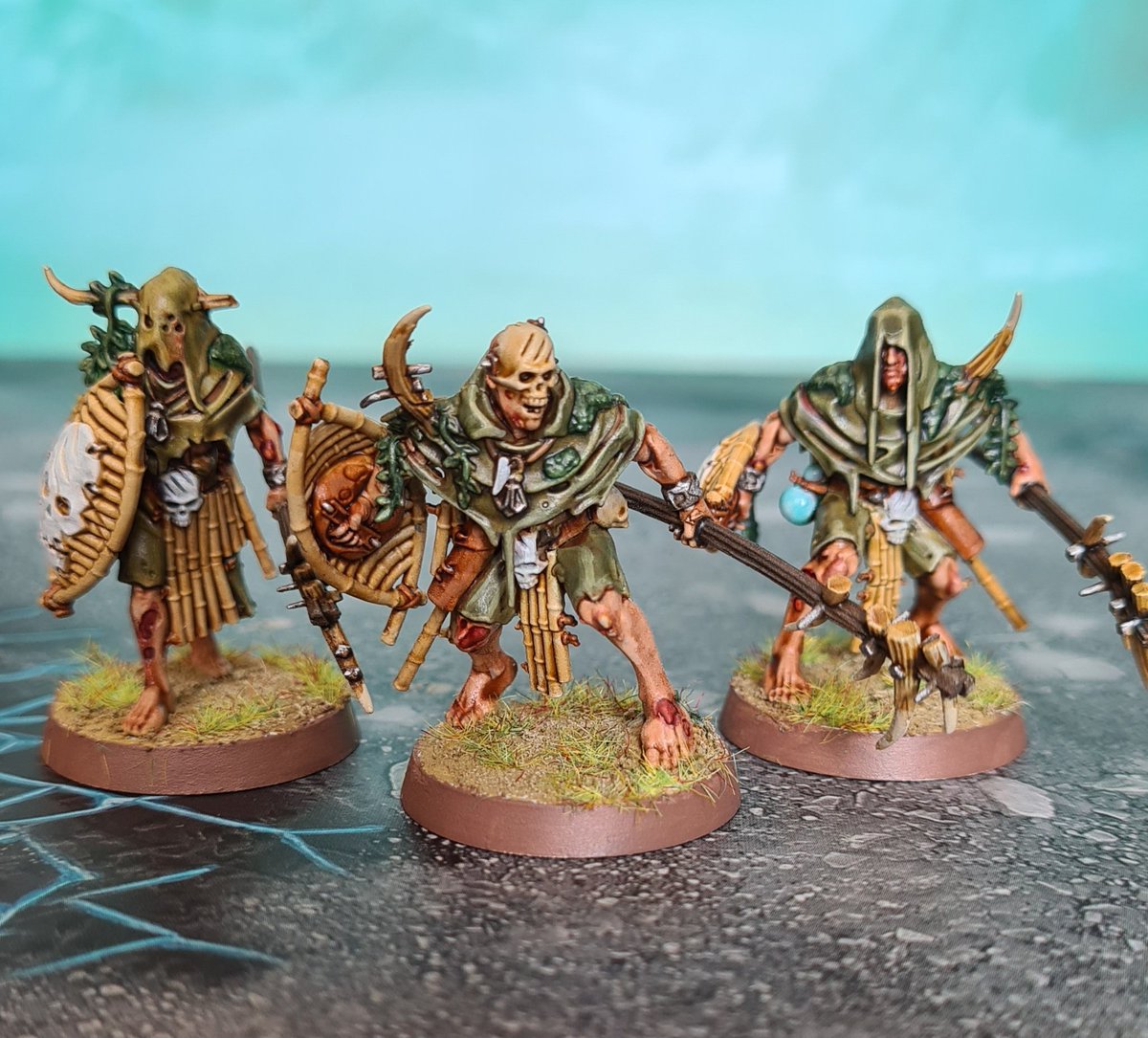 HandsVsWorld's tweet photo. Some Rotmire Creed. 
#WarhammerCommunity #PaintingWarhammer #Warcry #HeartofGhur #RotmireCreed #Witherlord #CarrionCatcher #MirefolkOutcast #BloatedOne #Bilewood #Warhammer #AgeofSigmar #Chaos #Nurgle https://t.co/a0tyHg6wlz