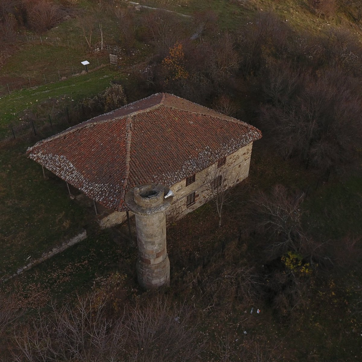 UNDP_Kosovo's tweet photo. 📢 The 2nd restoration camp is just around the corner. We invite students of #culture, #architecture &amp; related fields to apply if you want to learn about methods of restoration &amp; revival of #CulturalHeritage. The camp will take place between 19-30 September in Novobërdë/Novobrdo. https://t.co/0VcZZMlnRI