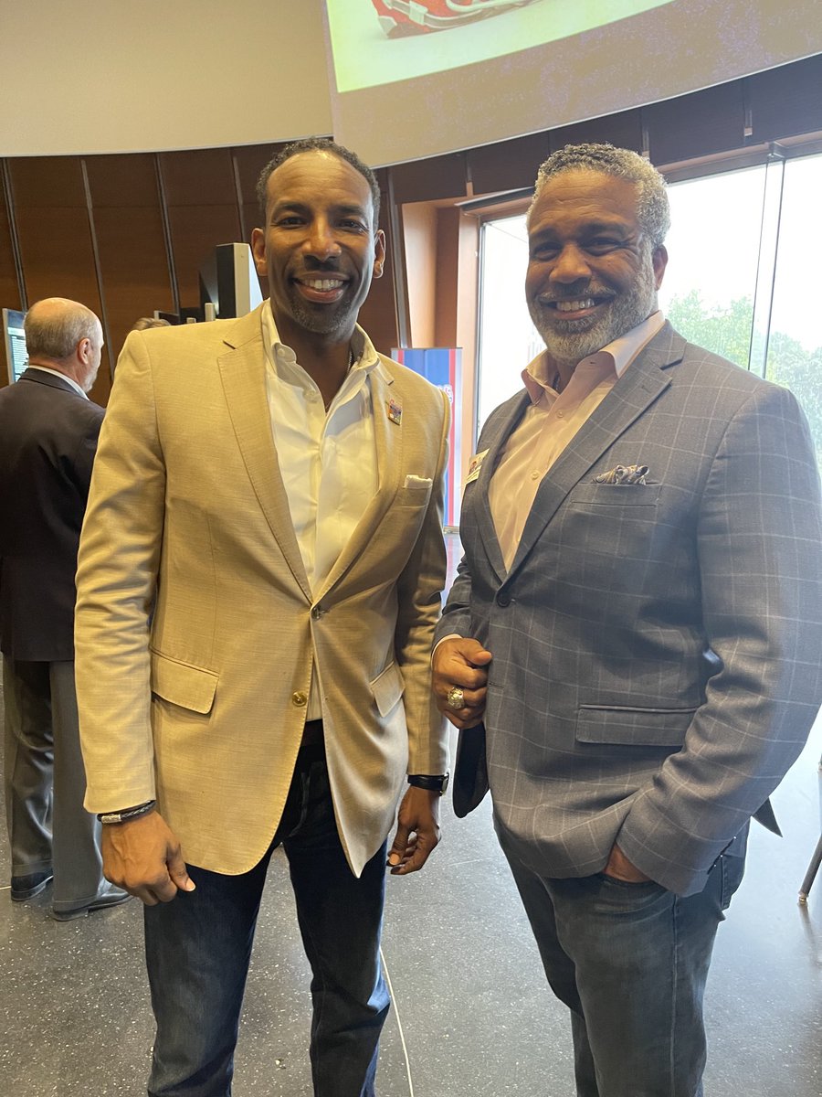 adamcwalker27's tweet photo. What a great #ChickfilAKickOff reception last night and looking forward to great game.  ⁦@theACC⁩ ⁦@CFAPeachBowl⁩ ⁦@CFBPlayoff⁩ ⁦@cfbhall⁩ ⁦@andreforatlanta⁩ ⁦@ClemsonPrez⁩ ⁦@GTToddStansbury⁩ https://t.co/9JzOc2p7qM